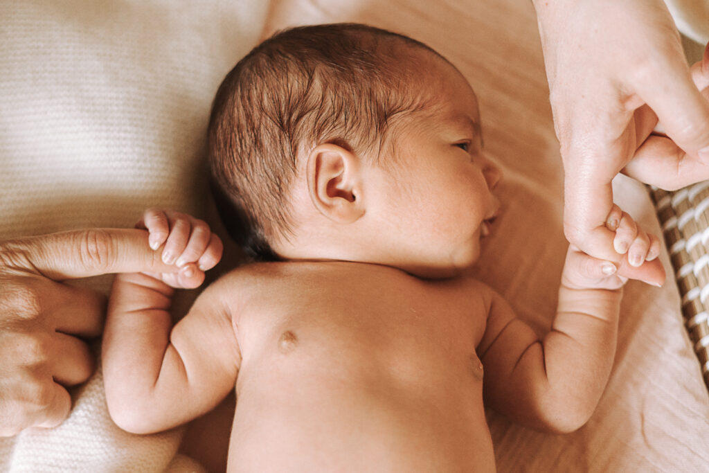 fotograf-stockach-radolfzell-bodensee-neugeborenenfotografie-newborn-homestory-familienfotograf